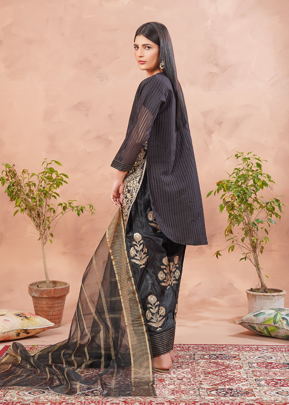 Zari Elegance