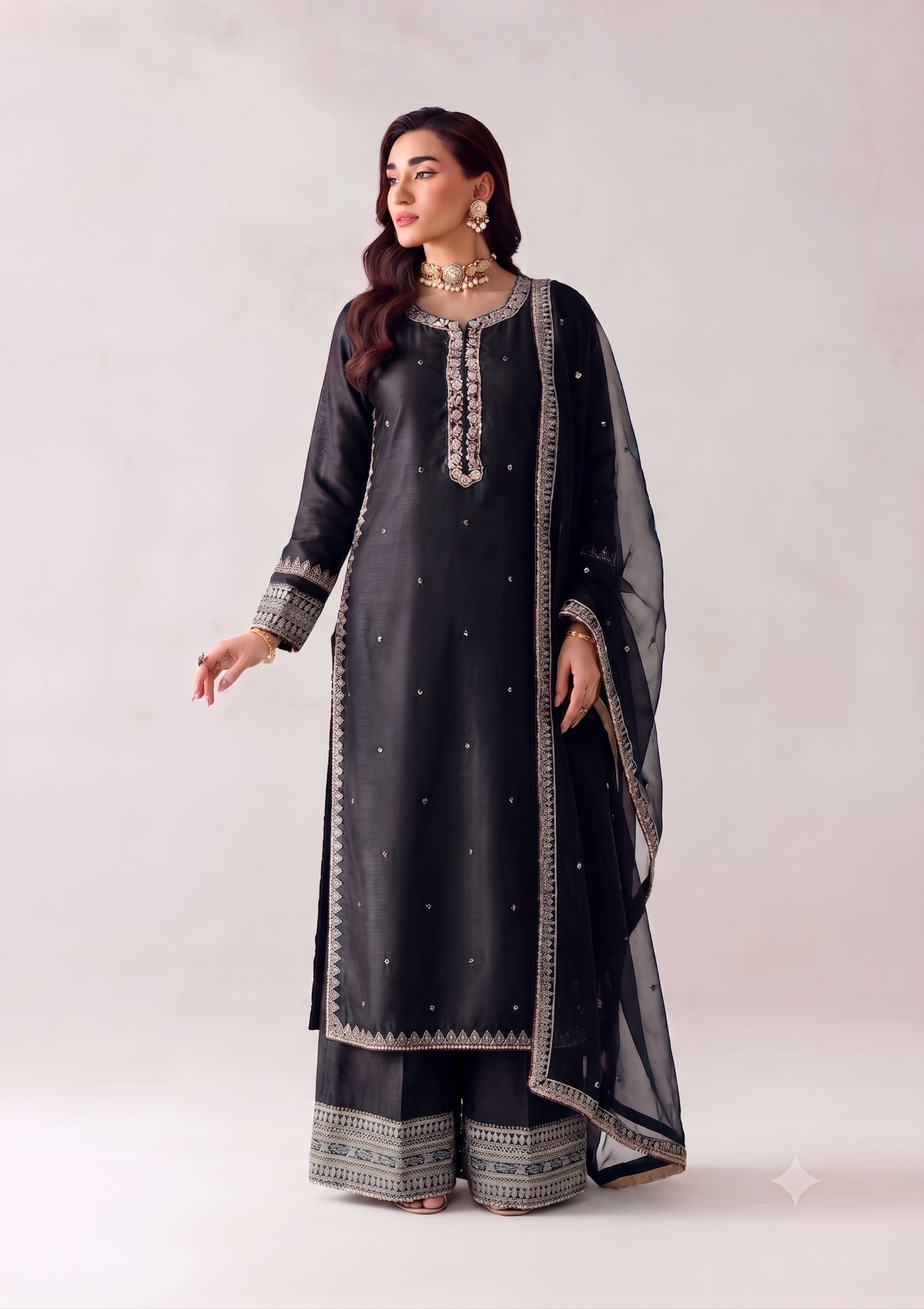 Zareen - Black